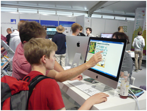 Präsentation des LandYOUs Spiels bei der Wissenschaftsnacht Bonn 2014. (c) DLR-PT/UFZ